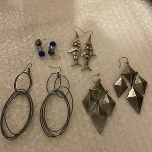4 pairs of earrings